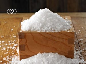 simpatias com sal grosso para afastar pessoas