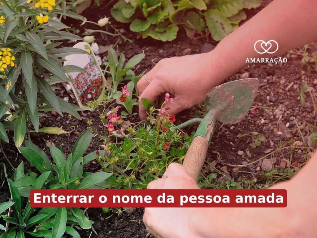 Enterrar o nome da pessoa amada funciona? Desvendando simpatias com toque de magia Simpatia: queimar o nome da pessoa